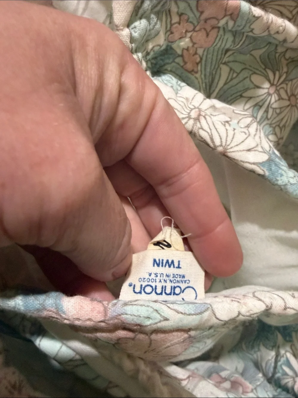 Vintage Cannon Floral Quilted Comforter in White with Blue & Pink Blooms twin
